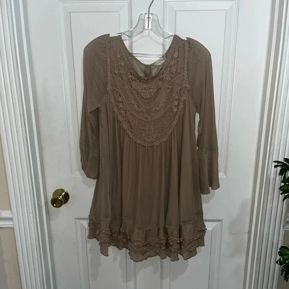 Altard state dress sz small -beige in color-b318/6-15-26
